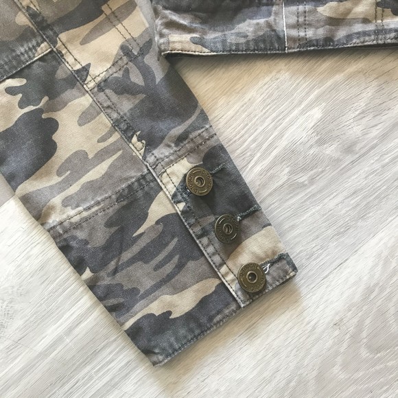 NWOT D. Touch Camo Embroidered Bird Peacock Cropped Military Look Jacket sz Med - Picture 9 of 11